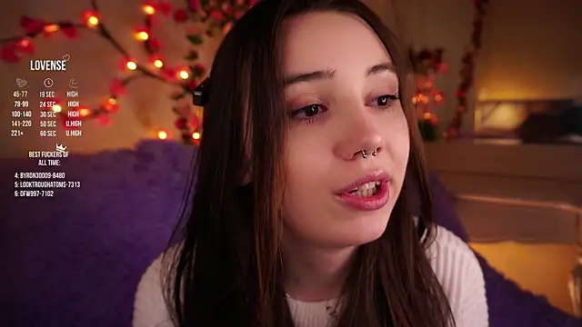 GillianDowdey online show from November 11, 2025, 3:17 am