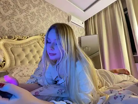 Snapshot of baby_lianaa chatting on October 8, 2025, 6:05 pm baby lianaa online show from October 8, 2025, 6:05 pm