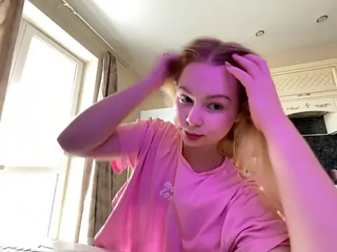 Snapshot of baby_lianaa chatting on October 13, 2025, 10:15 am baby lianaa online show from October 13, 2025, 10:15 am