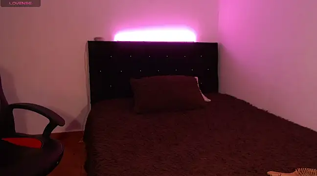 Snapshot of zarablare_ chatting on December 27, 2024, 6:35 am zarablare online show from December 27, 2024, 6:35 am