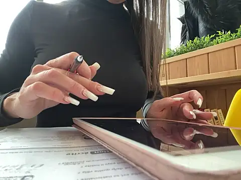 JulieErmesx online show from December 19, 2024, 4:34 am