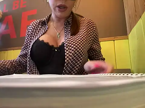 JulieErmesx online show from January 13, 2025, 5:12 am