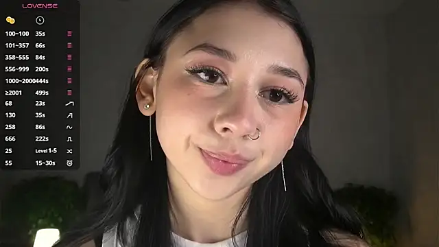 Snapshot of AislyEmbury chatting on October 15, 2025, 5:40 am AislyEmbury online show from October 15, 2025, 5:40 am