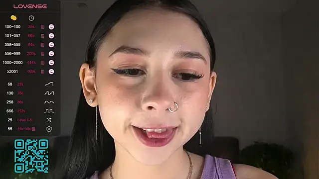 Snapshot of AislyEmbury chatting on October 17, 2025, 6:05 am AislyEmbury online show from October 17, 2025, 6:05 am