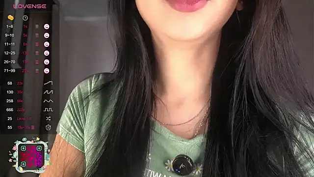 Snapshot of AislyEmbury chatting on October 21, 2025, 6:03 am AislyEmbury online show from October 21, 2025, 6:03 am