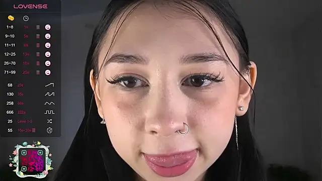 Snapshot of AislyEmbury chatting on October 26, 2025, 5:35 am AislyEmbury online show from October 26, 2025, 5:35 am