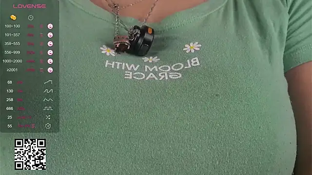 Snapshot of AislyEmbury chatting on October 29, 2025, 4:37 am AislyEmbury online show from October 29, 2025, 4:37 am