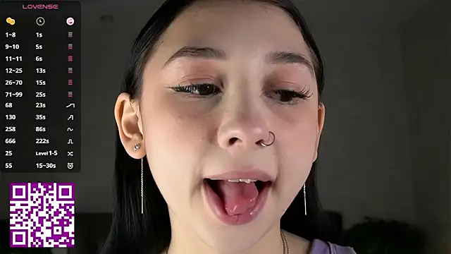 Snapshot of AislyEmbury chatting on November 2, 2025, 2:58 am AislyEmbury online show from November 2, 2025, 2:58 am