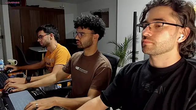 crisandrews online show from February 25, 2025, 1:52 am