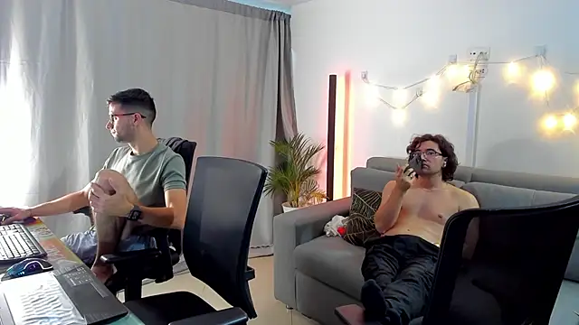 crisandrews online show from March 12, 2025, 4:19 am