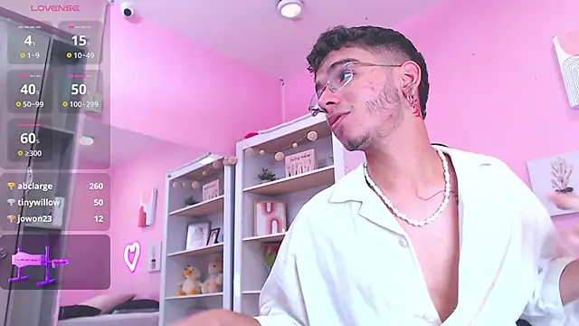 Ian Castillo  online show from January 18, 2025, 11:21 am