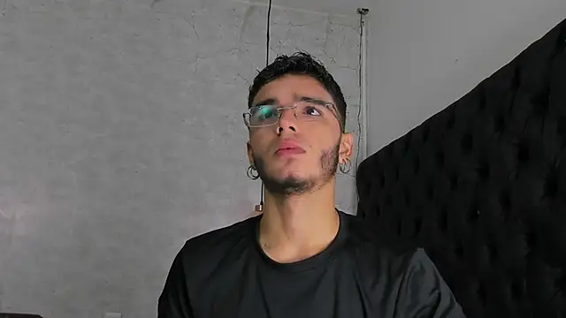 Ian Castillo  online show from February 17, 2025, 11:23 am