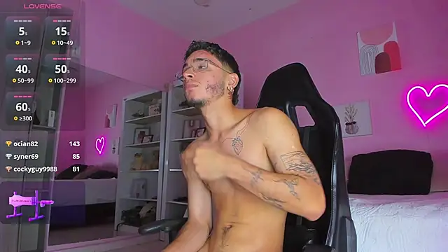 Ian Castillo  online show from February 24, 2025, 2:26 pm