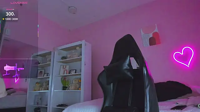 Ian Castillo  online show from March 6, 2025, 11:14 am