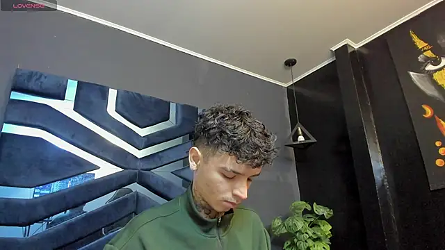 Ian Castillo  online show from January 13, 2026, 11:26 am