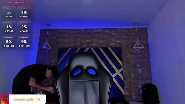 Ian Castillo  online show from April 20, 2026, 11:24 am