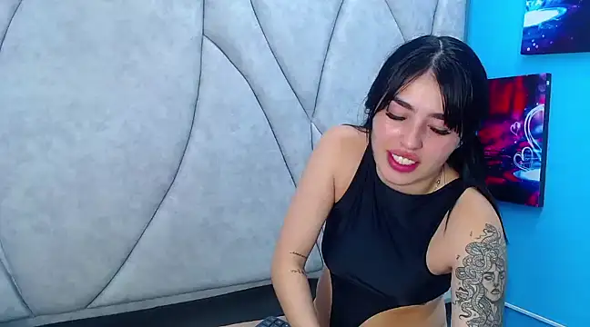 Mia Charlothe online show from March 1, 2025, 3:32 am