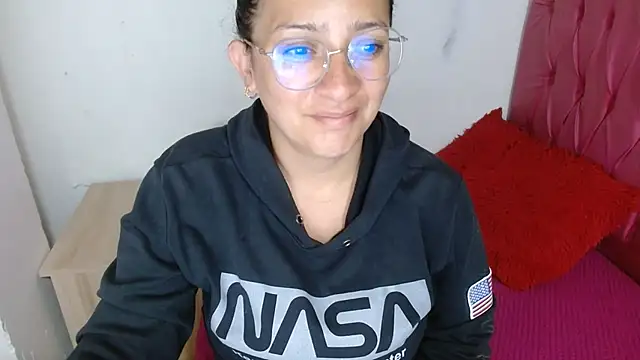 sarax ximena online show from November 26, 2025, 9:43 am