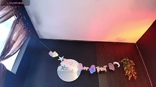 Aaron Jassell1 online show from October 28, 2025, 2:53 pm