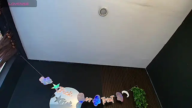 Aaron Jassell1 online show from October 29, 2025, 1:13 pm