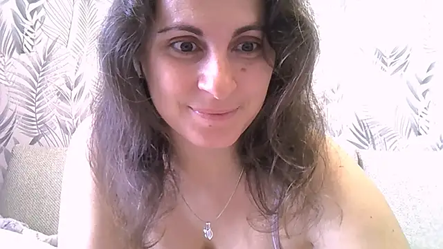 ShelaDiass online show from October 19, 2025, 3:07 am