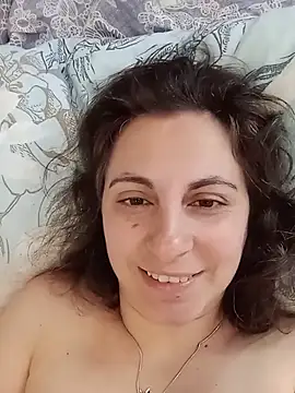 ShelaDiass online show from May 17, 2026, 4:43 am