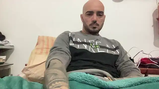 Snapshot of alessandromori91 chatting on January 18, 2026, 8:34 pm alessandromori91 online show from January 18, 2026, 8:34 pm