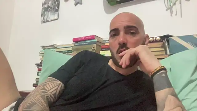 alessandromori91 online show from April 17, 2026, 6:55 pm