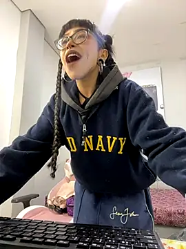 Violetta Suky online show from September 29, 2025, 1:38 pm