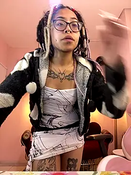 Violetta Suky online show from October 22, 2025, 1:33 pm