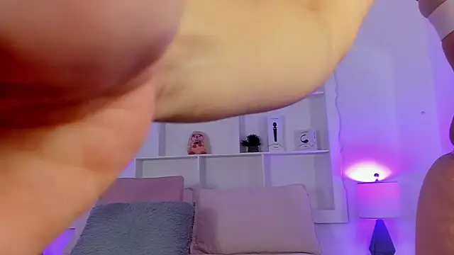 Jenifer Diaz online show from April 16, 2026, 12:50 pm