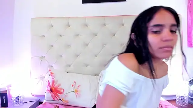 sophie pariss online show from February 12, 2025, 6:19 am