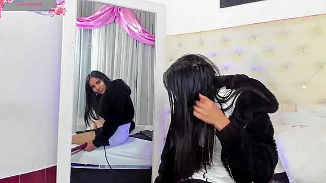 sophie pariss online show from March 11, 2025, 2:32 am