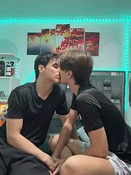 Snapshot of Alex_and_Fabian chatting on April 18, 2026, 2:37 am Alex and Fabian online show from April 18, 2026, 2:37 am