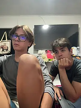 Snapshot of Alex_and_Fabian chatting on May 17, 2026, 4:32 am Alex and Fabian online show from May 17, 2026, 4:32 am