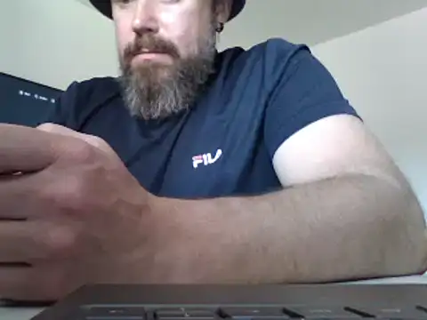 Snapshot of FROL83 chatting on June 6, 2026, 2:55 pm FROL83 online show from June 6, 2026, 2:55 pm