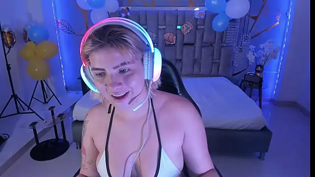 Snapshot of AlessiaDouce chatting on September 30, 2025, 4:06 am AlessiaDouce online show from September 30, 2025, 4:06 am