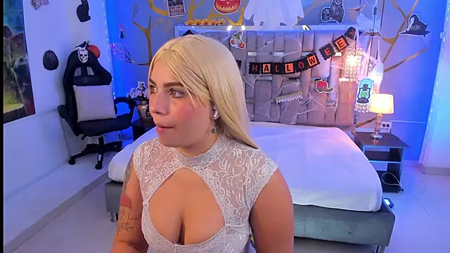 Snapshot of AlessiaDouce chatting on October 24, 2025, 4:53 am AlessiaDouce online show from October 24, 2025, 4:53 am