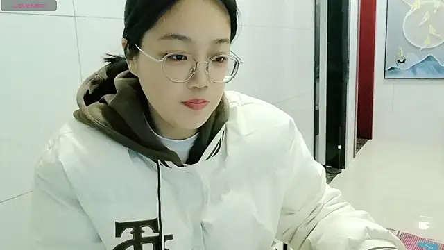 luoxuwen online show from December 9, 2024, 6:12 am