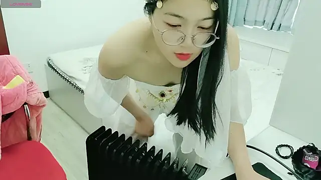 luoxuwen online show from January 15, 2025, 2:27 am