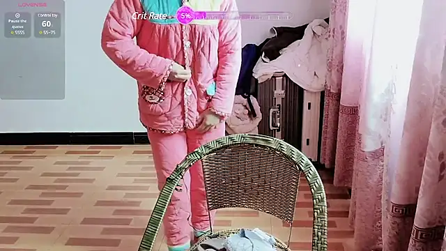 luoxuwen online show from February 1, 2025, 2:47 am