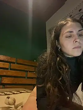 isadelasestrellas online show from April 6, 2026, 4:52 pm