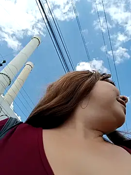 Snapshot of madelaine- chatting on December 5, 2024, 6:44 pm madelaine- online show from December 5, 2024, 6:44 pm