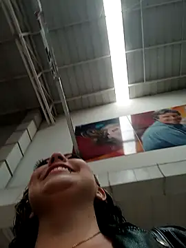 Snapshot of madelaine- chatting on December 8, 2024, 7:54 pm madelaine- online show from December 8, 2024, 7:54 pm