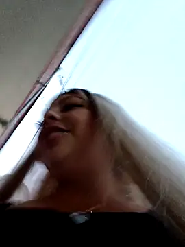 Snapshot of madelaine- chatting on December 8, 2024, 10:57 pm madelaine- online show from December 8, 2024, 10:57 pm