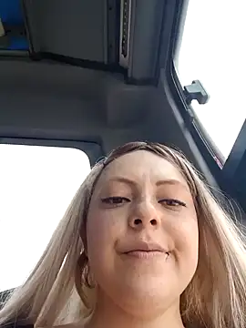 Snapshot of madelaine- chatting on December 16, 2024, 7:32 pm madelaine- online show from December 16, 2024, 7:32 pm