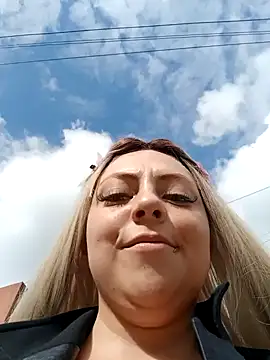 Snapshot of madelaine- chatting on December 18, 2024, 8:36 pm madelaine- online show from December 18, 2024, 8:36 pm