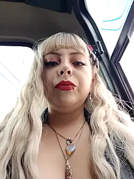 Snapshot of madelaine- chatting on December 24, 2024, 6:28 pm madelaine- online show from December 24, 2024, 6:28 pm