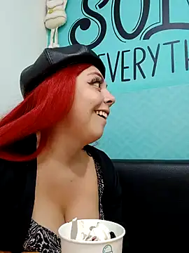 Snapshot of madelaine- chatting on December 30, 2024, 7:53 pm madelaine- online show from December 30, 2024, 7:53 pm