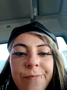 Snapshot of madelaine- chatting on January 5, 2025, 9:14 pm madelaine- online show from January 5, 2025, 9:14 pm